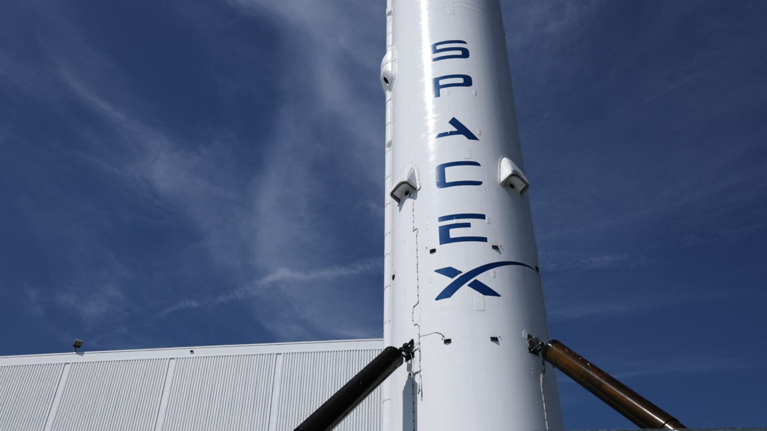 SpaceX: Compra Cursor por  mil millones