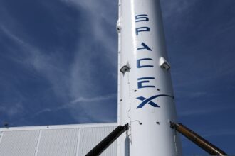 SpaceX: Compra Cursor por  mil millones