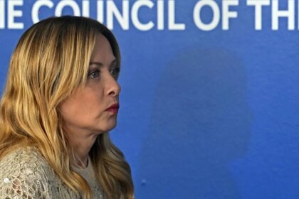 Alemania Italia defienden a España. OTAN unida.