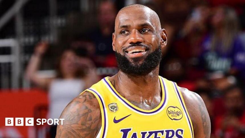 Lakers ganan en tiempo extra, lideran 3-0