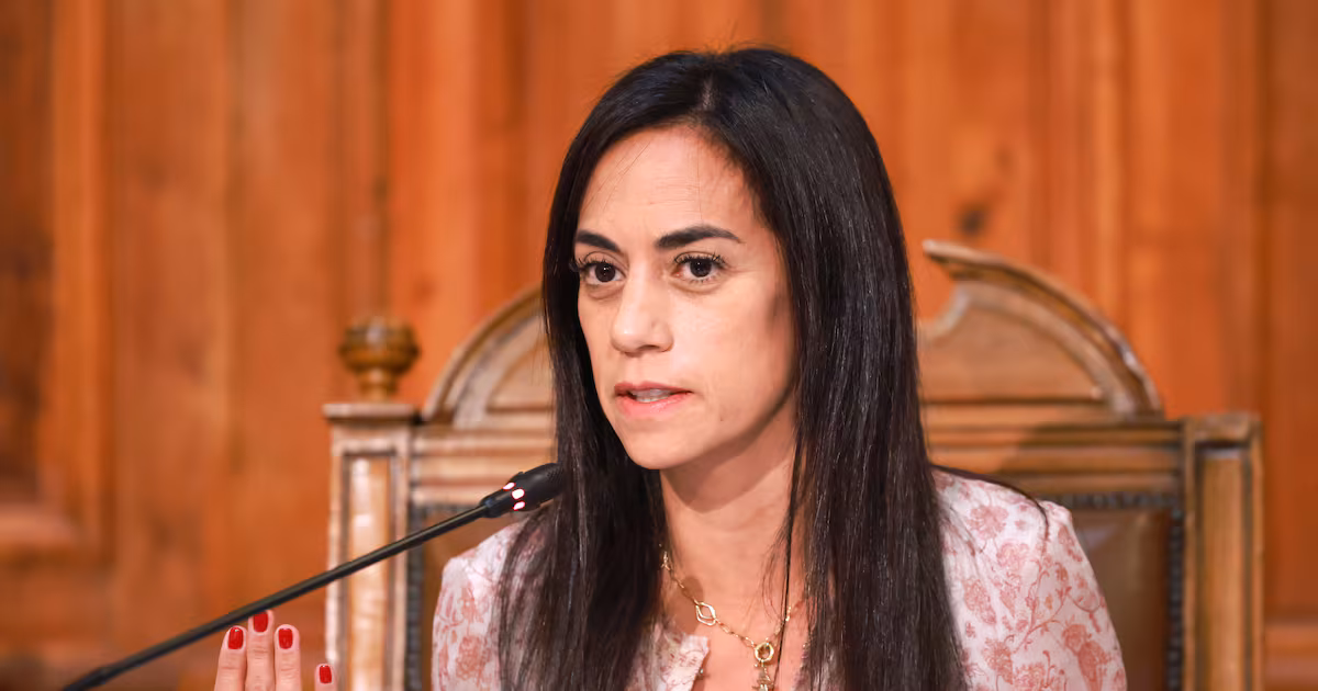 Senadora Núñez a Araya: Hablar con izquierda es para proyectos.