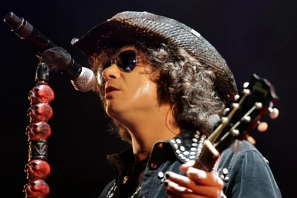 Bunbury regresa solo al Zócalo