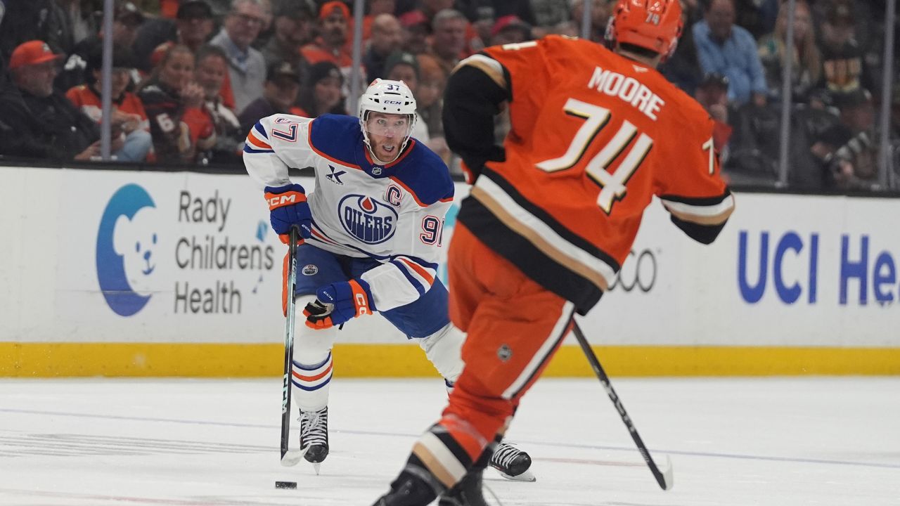 McDavid bajo presión de los Ducks