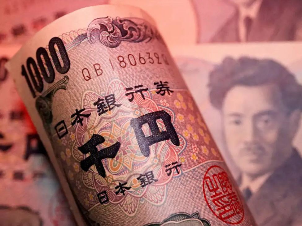 USD JPY cae tras advertencia de intervención.
