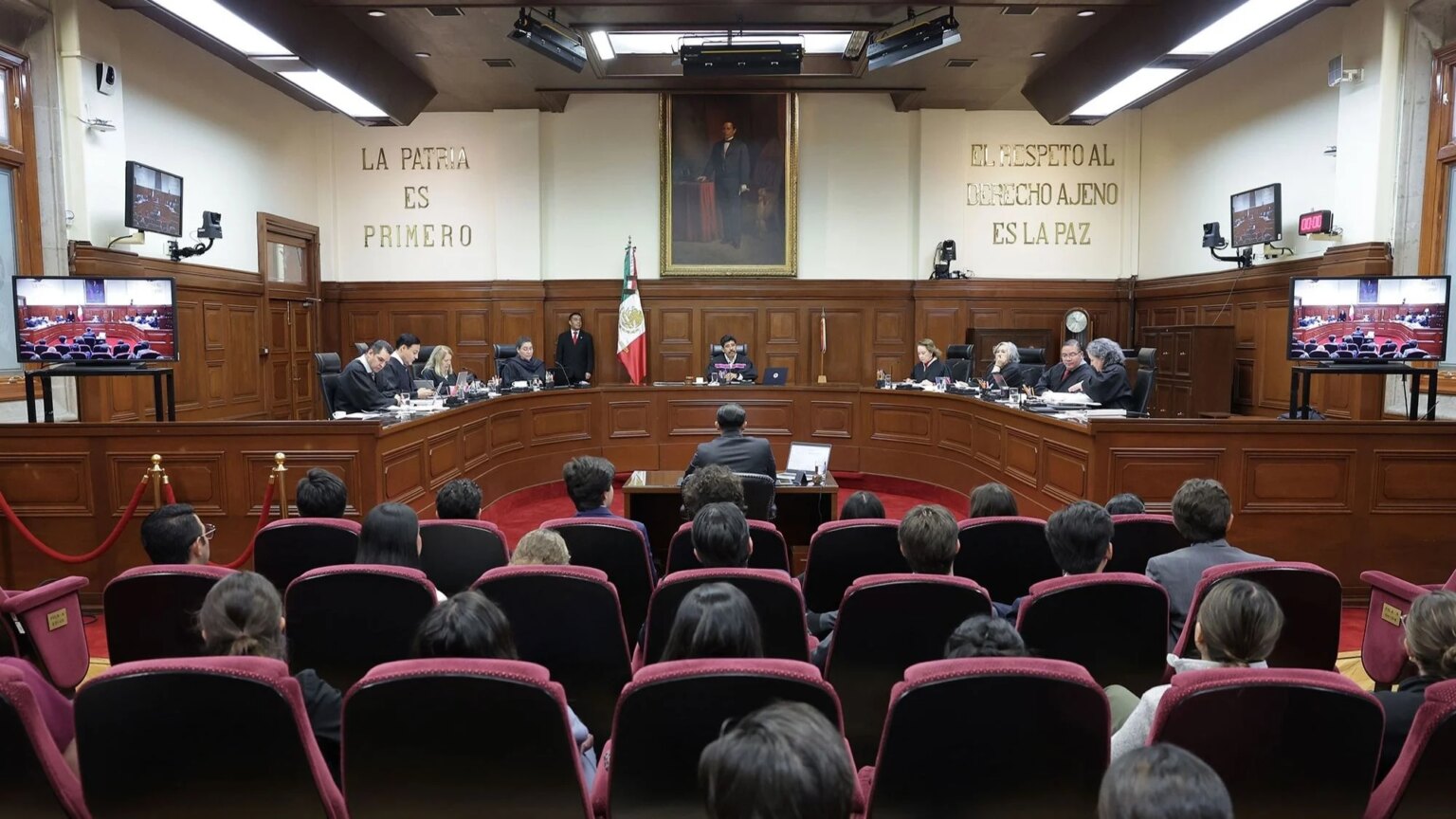 Oficial: Corte recorta aguinaldo y jubilados cobran mitad