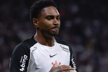Corintianos critican a Vitinho titular