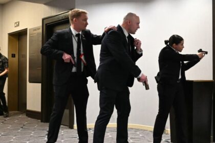 Trump sale de evento tras disparos en Casa Blanca