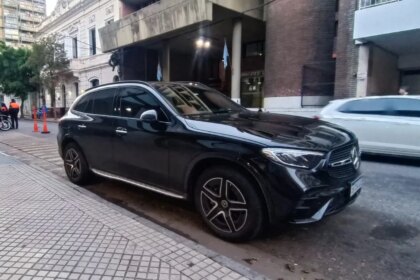 Kudelka choca moto en Alsina y Córdoba