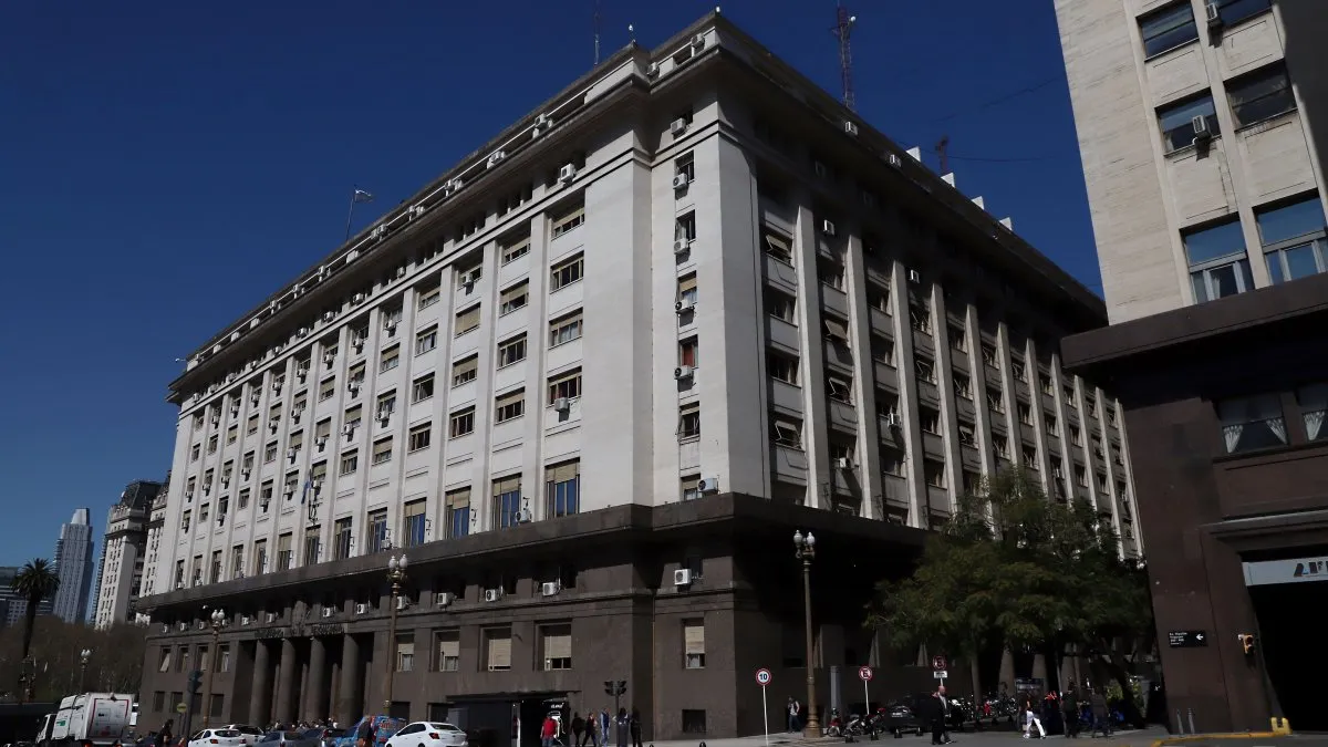 Reestructuración de deuda: Economía extiende vencimientos de letras dólar.