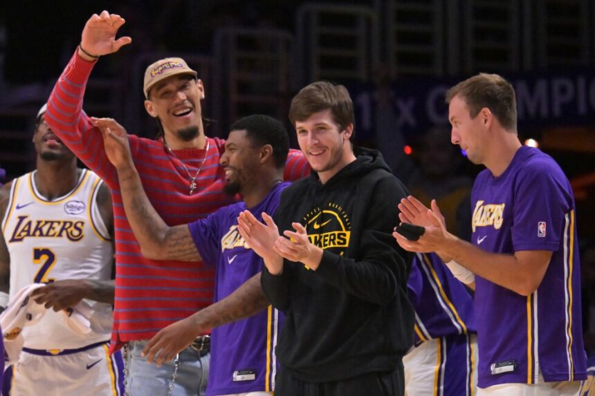 Reaves en duda para Lakers-Rockets
