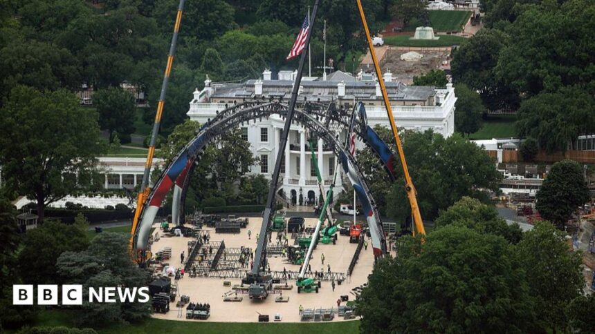 Casa Blanca instala jaula UFC por 250 años.