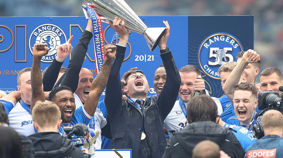 Gerrard podría volver a Rangers, dice McCoist