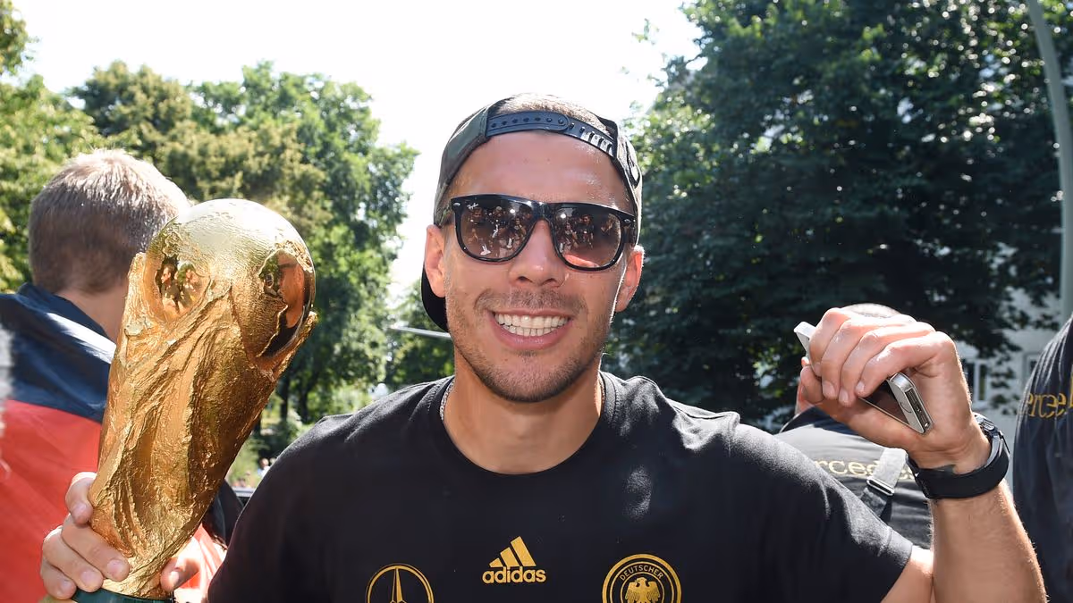 Ídolo del Arsenal se retira a club y kebab