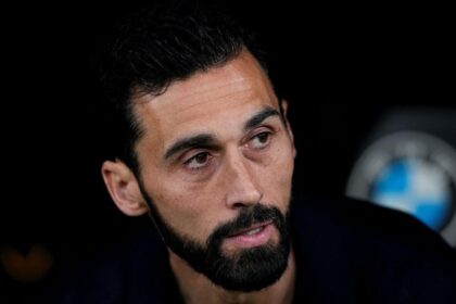 Helguera culpa a Arbeloa