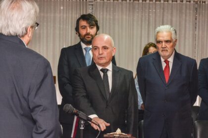 Santa Cruz amplía su Corte, se va control K