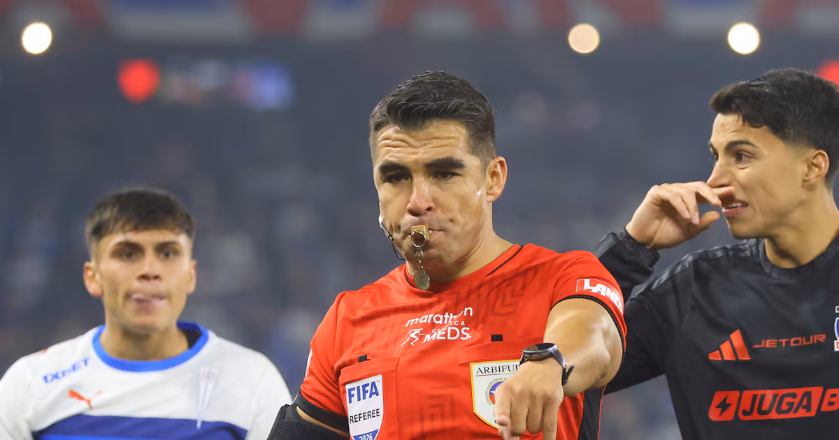 Cabero en la mira: Clásico UC Colo Colo cuestiona arbitraje