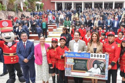 Boleto SEP honra maestros México