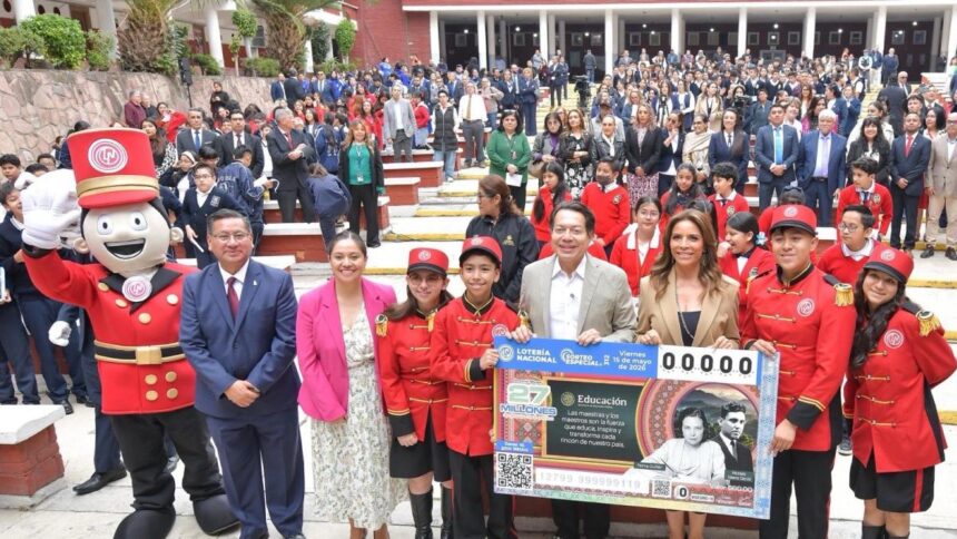 Boleto SEP honra maestros México