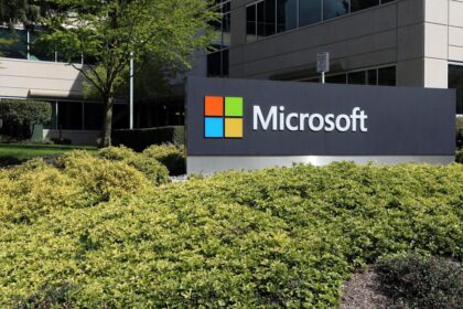 Microsoft sube 4% desafiando caída NASDAQ