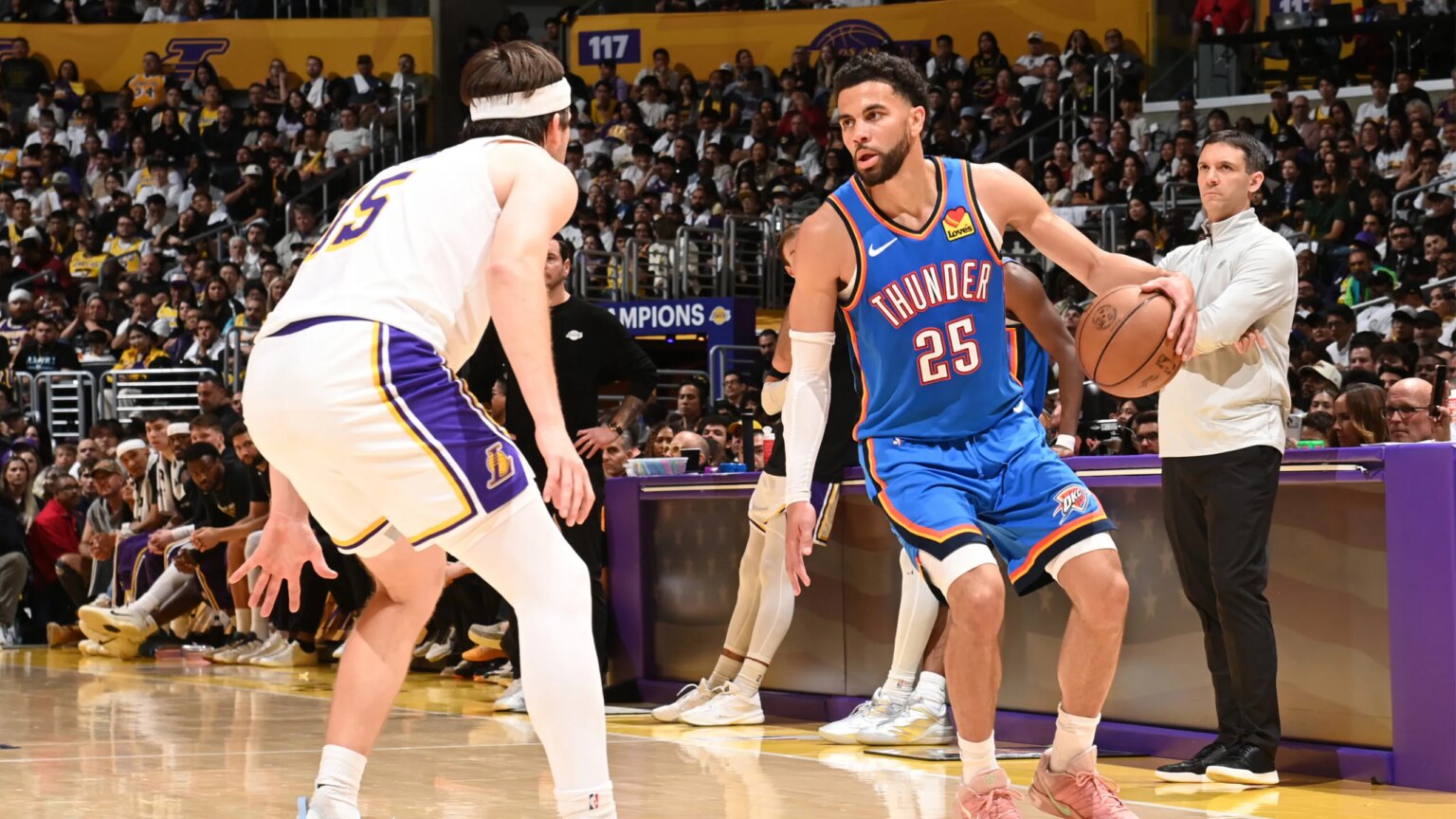 Estrella emergente Thunder Mitchell gran juego