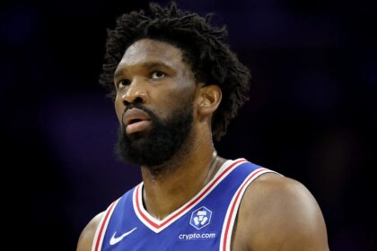 Embiid sale por lesión 76ers vs Celtics