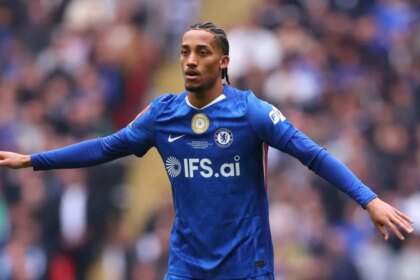 Por qué Joao Pedro no juega hoy Chelsea Tottenham