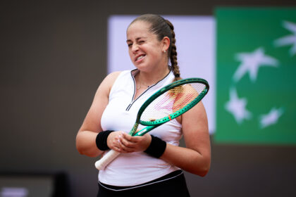 Ostapenko: volea mágica con cordones en Roma