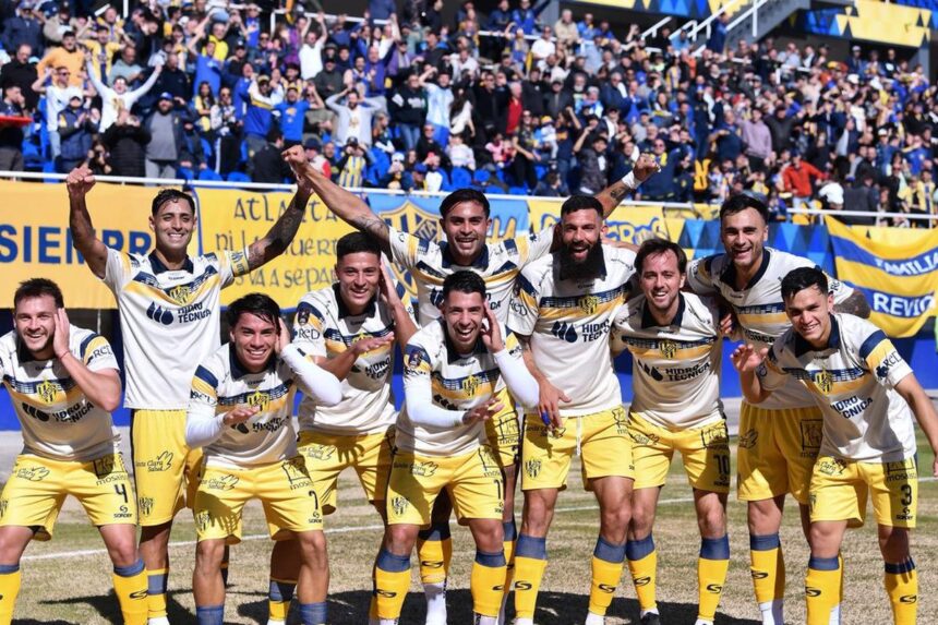 Atlanta gana Colón empata líderes Primera