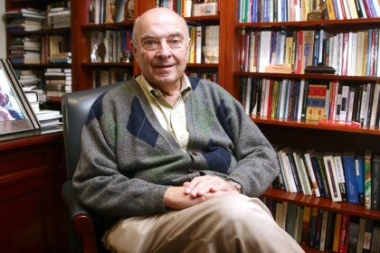 Cavallo critica cepo, frena desinflación