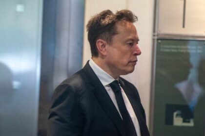 Musk buscó acuerdo con OpenAI días antes del juicio