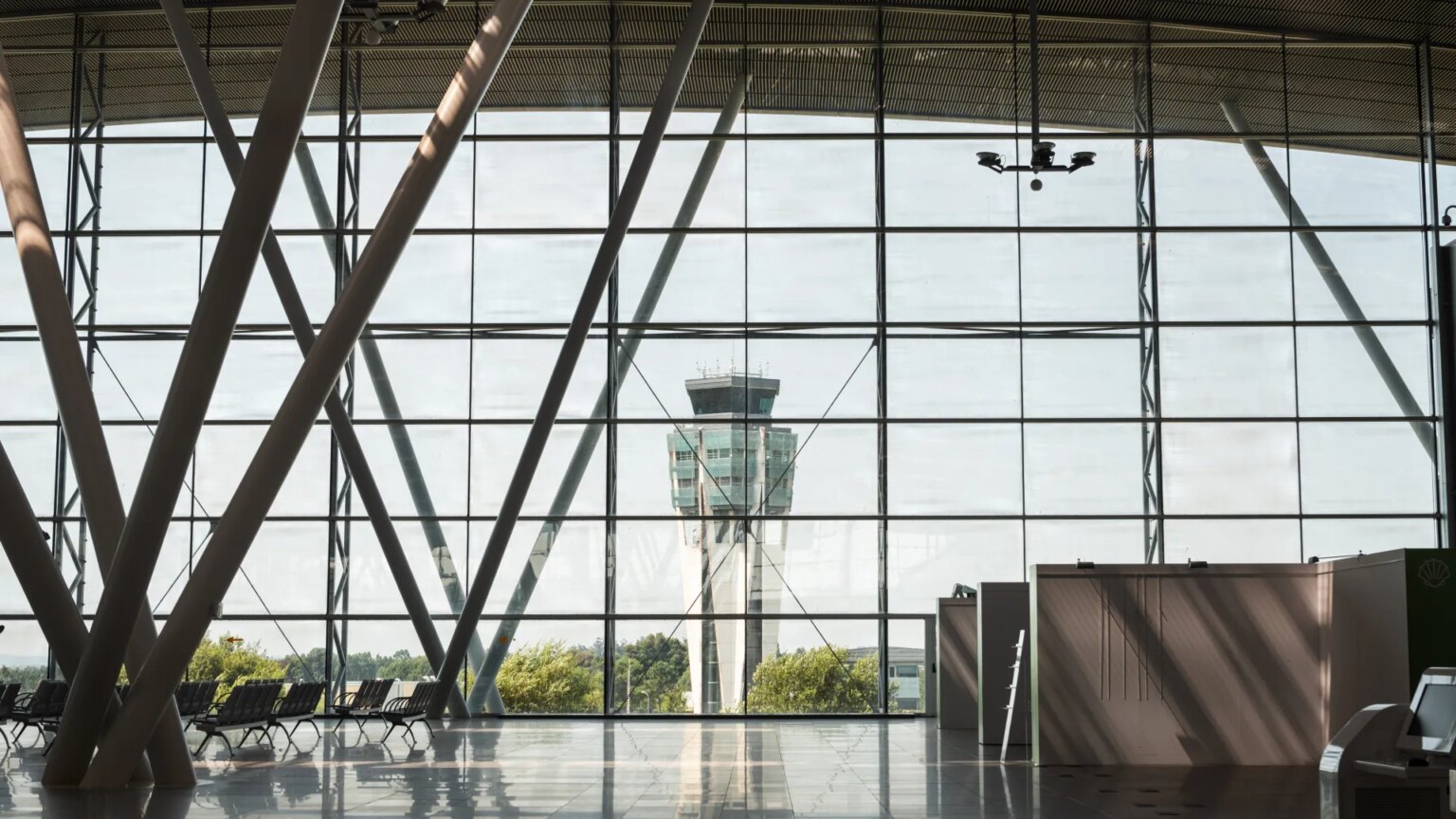 Reapertura aeropuerto español tras cancelación vuelos