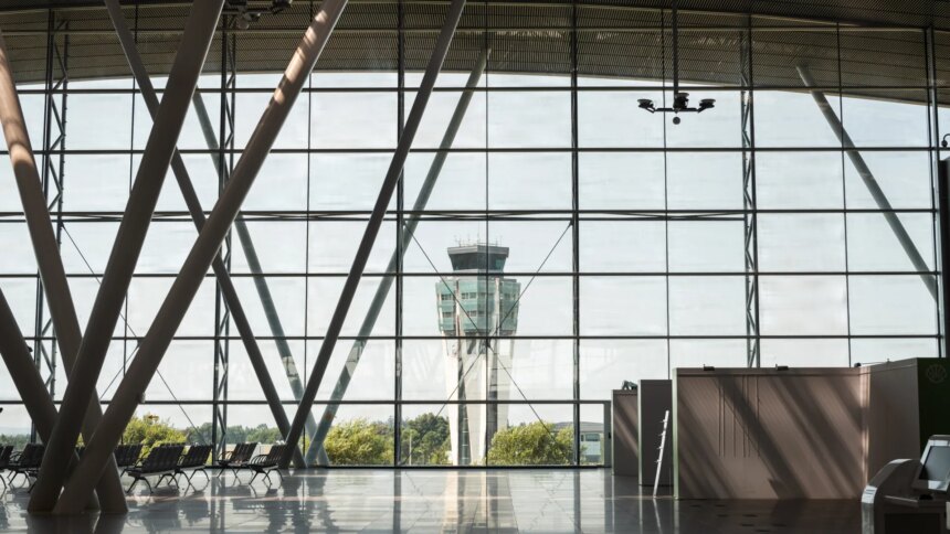 Reapertura aeropuerto español tras cancelación vuelos