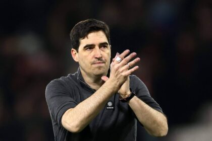 Iraola favorito para Liverpool tras salida Slot