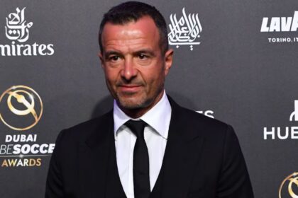 Mendes vuelve a la órbita blanca