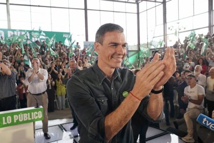 Bochorno España: Embargo a Sánchez por impago renovables