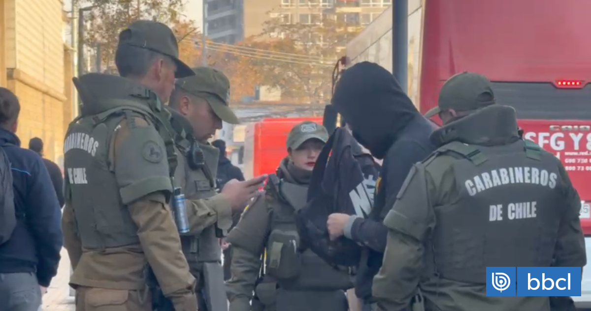 Metro Gran Avenida copado por carabineros