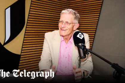 Experto en viajes Simon Calder: No pago por maletas en bodega.
