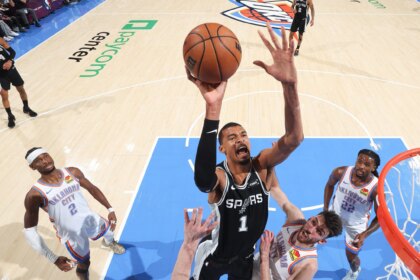 Spurs buscan respuesta para extender serie