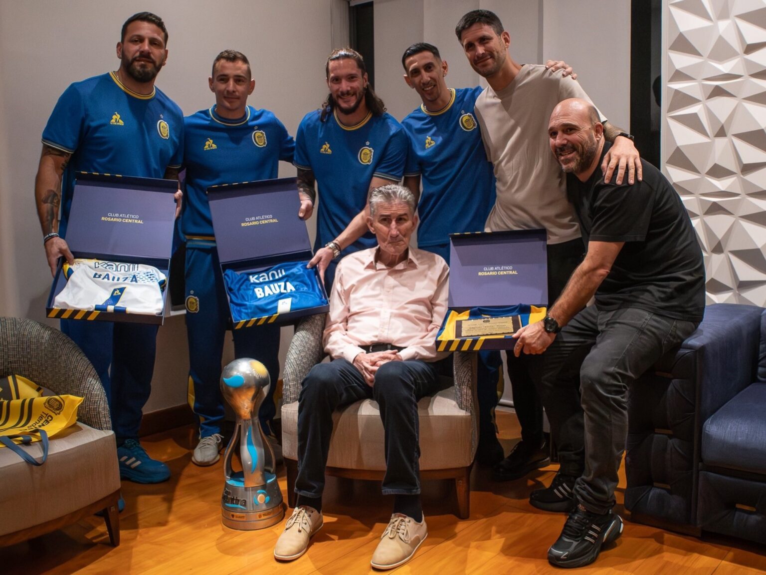 Bauza recibe gesto de Central en Quito