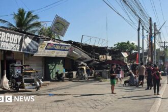 Filipinas: Terremoto fuerte, edificios caen, evacúan tsunami