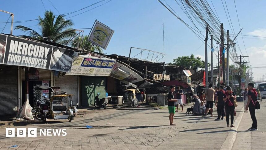 Filipinas: Terremoto fuerte, edificios caen, evacúan tsunami