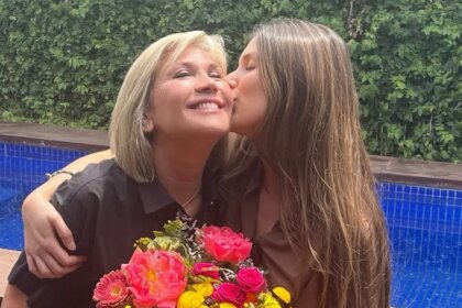 Orgullo Julia Otero: hija cirujana vascular tras enfermedad