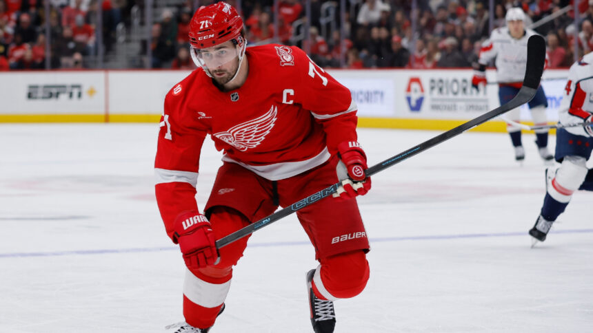 Dylan Larkin pide cambio Detroit