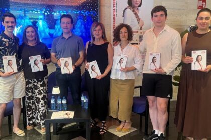Aitana, El Brujo y Fuentes en el Social Antzokia