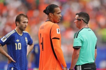 Por esta razon Virgil van Dijk juega siempre con mangas largas