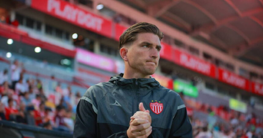 Ochoa firma con Rayos