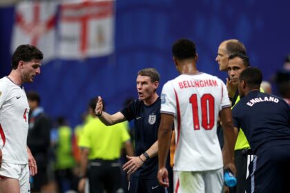 Anthony Barry impulsa un cambio en Inglaterra que Rice evita repetir