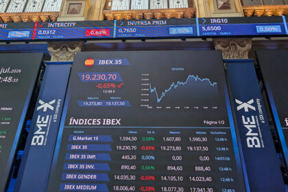 Ibex 35 en directo: el selectivo cae hoy y cierra la semana en rojo