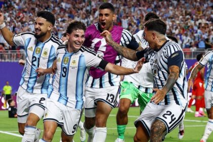Argentina e Inglaterra se enfrentan en semifinales tras ganar sus duelos