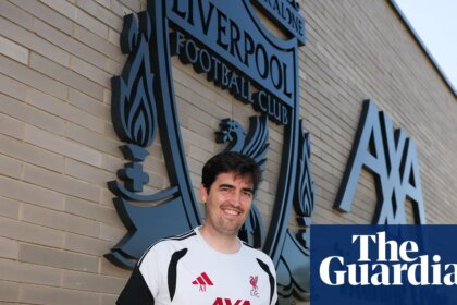 Debo demostrar mi lugar: la humildad de Iraola ante el Liverpool